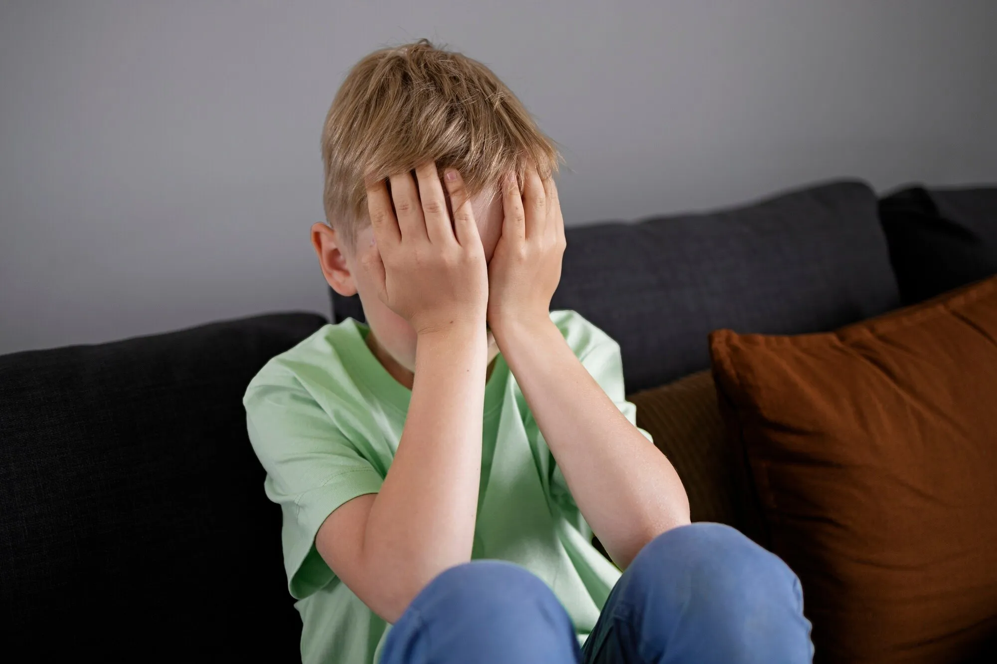 9 Alarmerende Tekenen dat uw Kind Depressief Is