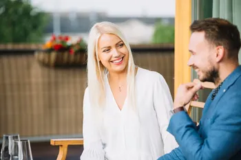 De Pushy Dingen Die Mannen Doen Op Een Eerste Date Die Vrouwen Meteen Afschrikken